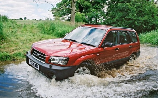 Второто поколение Forester е много полезен офроудър още в стандарния вариант, със скоростна кутия с ниско съотношение и отличен изглед навън, което го прави лесен за позициониране на по-трудни пътеки. Добавете някои от модификациите на вторичния пазар, които са широко достъпни &ndash; например комплект за повдигане на окачването и заден диференциал с ограничено приплъзване, и тя се превръща в изключително способна машина.