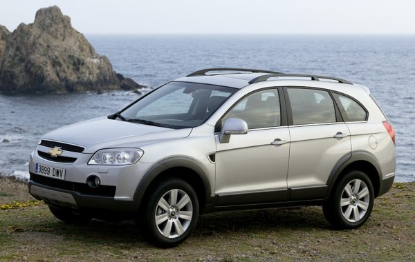Този SUV произвеждан в периода 2006&ndash;2011 се предлагаше с 3,2-литров V6 двигател с мощност 230 конски сили. Този агрегат се отличава с изключително висок разход на гориво &ndash; при зимно шофиране в градски условия консумацията лесно може да надхвърли 20 литра бензин на 100 километра. 