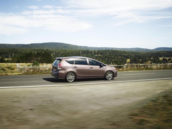 Toyota Prius v 