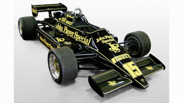 Последната машина за Формула 1 на Lotus, направена от основателя на компанията Колин Чапмън е прекрасният 92, който, обаче, печели само една точка от 8-те надпревари, в които участва. Lotus 92 е изключително иновативен и очертава бъдещето на спорта с примитивното си активно окачване, което използва компютърно контролирана хидравлика вместо пружини.

В началото на 80-те години това упражнение не е особено успешно, но само десетилетие по-късно активното окачване е толкова ефективно, че е напълно забранено във Формула 1.