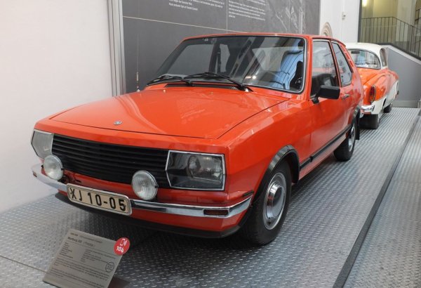 Инженерите и дизайнерите на Wartburg явно не са били твърде горди от основния си продукт - добрия стар 353 (наричан ласкаво "Пръдливия Ханс" в България, подобно на събрата си Trabant). Доказателството е, че през годините неведнъж са се опитали да предложат по-съвременни и като външен вид, и като конструкция автомобили. Един от най-добрите такива опити е Wartburg 355, показан през бурната 1968 година. 
По-къс и по-нисък от 353, той въпреки това има повече вътрешно пространство и несравнимо по-актуални за края на 60-те очертания - всъщност може да се каже, че изпреварва доста западни модели с подобен дизайн, които ще се появят чак през 70-те. 
