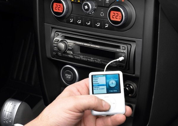 Един от малкото проблеми при тях е със сензора за дъжд, който може да не реагира, когато завали, но пък изведнъж започва да почиства почти сухо стъкло. По-редки са оплакванията от сензора за гориво, както и от система за заключване и отключване на автовмобила от разстояние.
