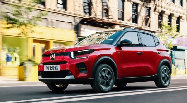 Радикална промяна за най-малкия Citro&euml;n, който пораства до 4,01 метра дължина и се трансформира в малък SUV с електрическо задвижване. Мощността му е 113 к.с., а батерията с 44 кВт/ч ще осигурява пробег до 320 км.
