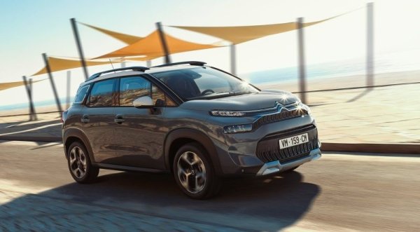 Със стандартния модел, който вече е превърнат в SUV, това, което досега беше SUV в гамата, ще порасне още повече, за да се превърне в компактен SUV със седемместен интериор. За момента техническите му данни са неизвестни, липсват и официални снимки.
