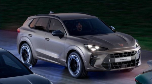 Това ще бъде компактен SUV, но всичко останало около него е мистерия. Някои данни сочат гама от термични двигатели, сред които ще се открои поне една plug-in хибридна версия с до 100 км електрически пробег.
