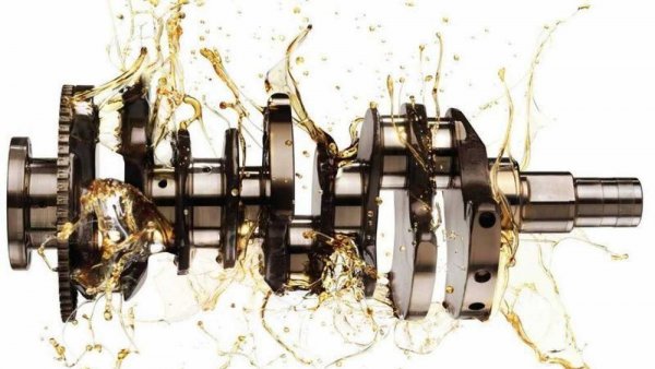 Сухият картер е създаден чрез премахването на картера от дъното на двигателния блок и поставянето на резервоар на друго място до двигателя. Чрез използването на някаква форма на резервоари маслото се изпомпва вътрешно към двигателя с помощта на сложна система от силиконови и метални тръби осигуряващи достъп на масло до областите за смазване.


