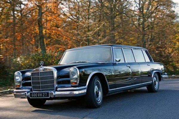 Въпреки големия брой автомобили в колекцията, там няма да намерите традиционните за наркобароните коли като Lamborghini Countach или Ferrari Testarossa, например. Най-луксозната машина в гаража на убития през 1993 г. престъпник е Mercedes 600 Pullman с 6,3-литров V8 с мощност 245 к.с. Тя обаче е почти изгоряла по-късно.
