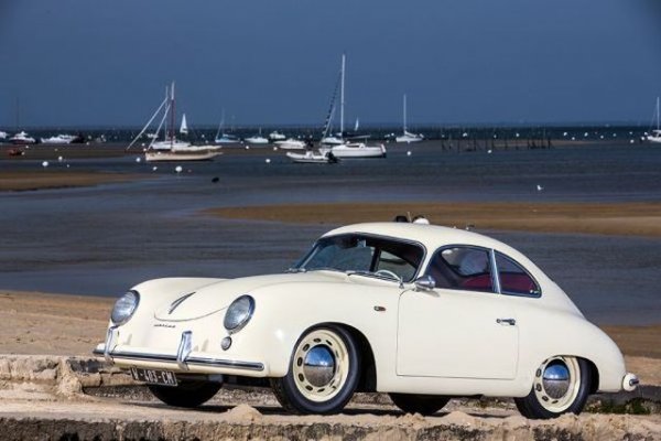 Голямата страст на Ескобар са били колите Porsche. В колекцията му има няколко 356, но една от тях е особено ценна. Тя е от първата серия на модела, подготвена от ателието Reutter. С този автомобил наркобаронът участва в няколко състезания в Колубмия.
