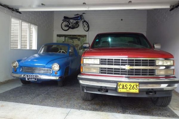 Тези две кои също се намират в хасиендата, като тяхната история е неизвестна. Явно обаче Ескобар почти не ги е използвал, тъй като те са оцелели без повреди и до наши дни.
