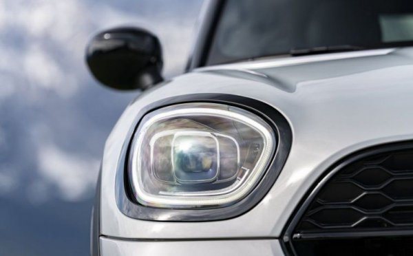 Това е цената за автомобил с трицилиндров бензинов двигател с обем 1.5 литра и със 136 конски сили максимална мощност. Офертата обаче е от ценова листа от края на 2020. Актуалните листи не се публикуват на сайта на официалния вносител. 
