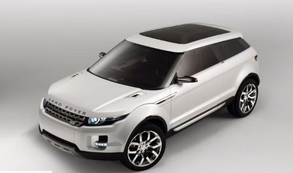 Концептуалният Land Rover LRX от 2007 г. преначерта класически елементи на Land Rover като плаващ покрив, вентилационни отвори на калниците и преден капак с мида в по-ниско спуснато купе. Той диктува посоката на дизайна на повечето бъдещи Land Rover (като изключим Defender).
