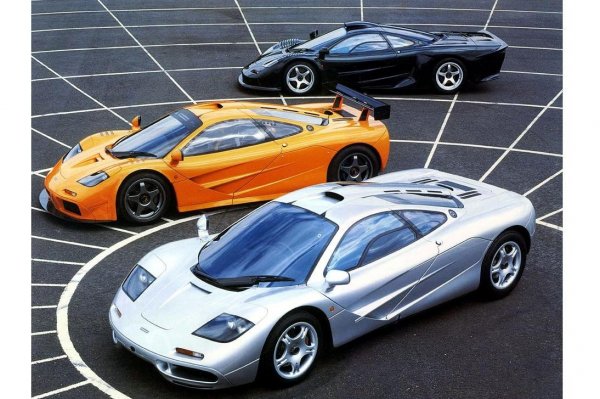 Това е McLaren F1. Произвежда се между 1992–1998 година, като от модела са произведени едва 106 броя в 4 модификации - F1s, F1 LMs, F1 GTs и F1 GTR(пистов вариант)