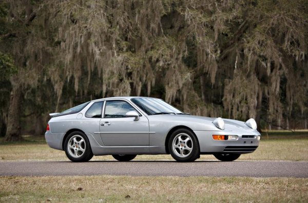 По-късно същите фарове се появяват и на 968, което заменя 944. В Porsche следват схемата с поставяне на &bdquo;муцуна&ldquo; от по-старши модел на по-младши и напълно объркват обществеността. От 924/944 са произведени около 300 000 бройки, а от 928 &ndash; около 60 000. Доста по-рядък е 968 &ndash; 13 000 единици, като този автомобил се произвежда до 1995 г.