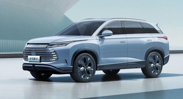 Китайският производител, в който инвеститор е Уорън Бъфет, наскоро бе посочен от Илон Мъск като най-опасния конкурент на Tesla. Но като печалба от продаден автомобил BYD все още изостава значително, най-вече заради евтините си модели за вътрешния пазар. 
