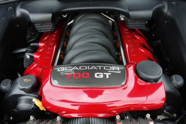 ENCO Exklusive Gladiator 700 GT Biturbo / Porsche Cayenne Turbo
