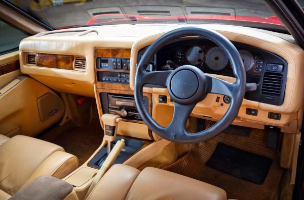 Четиристепенна автоматична скоростна кутия, независимо окачване и дискови спирачки също са наследени от серийния автомобил. 

Модифицираният Grand Tourer е показан през 1989 г. и излиза в тираж от 104 бройки, въпреки че първоначално е планирано да се произведат повече от двеста копия. Той е последван от партида от 16 купета Autech Zagato Gavia с много по-скромен дизайн, след което подразделението Autech спира да експериментира със самостоятелни проекти и преминава към тунинг на автомобили Nissan.