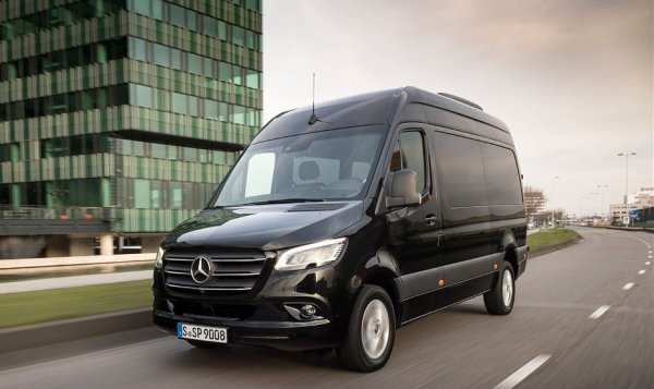 Единствената марка у нас, която неизменно отчита пазарен ръст в последните пет години. Прави го и сега, макар да подобрява резултата си от миналата година с един-единствен автомобил. След дълги години доминация на BMW в премиум сегмента, сега първото място е за Mercedes (въпреки че тук са включени и продажбите на лекотоварната гама, каквато баварците нямат). 

Най-продавани модели: Sprinter - 43, S-Class - 40, GLE - 34, GLC - 30, GLS - 26

