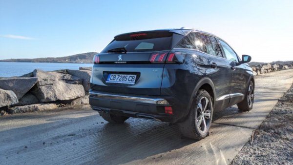 Около 19% спад на годишна база за Peugeot. Основни двигатели на продажбите все така си остават кросоувърите 3008 и 5008, проблеми с доставките спъват по-малките модели. 

Най-продавани модели:
Peugeot 3008 - 64, Peugeot 208 и Boxer - по 33, Peugeot 5008 - 32
