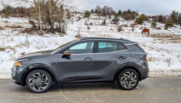 Пристигането на новото поколение Sportage е главната причина Kia да отчита 73% ръст в регистрациите в началото на тази година. Ceed и повдигната му версия xCeed допълват тройката на най-търсените модели. Регистрирани са и четири бройки от електрическата ЕV6, Кола на годината в Европа за 2022. 

Най-продавани модели:
Sportage - 90, Ceed - 74, xCeed - 50, Rio - 26
 