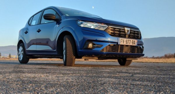Румънската марка по традиция започва слабо годината и наваксва през следващите месеци. Но сега спадът спрямо миналата година е 24%. Отпушването на доставките при фейслифта на Duster и пазарният дебют на новия модел Jogger може да компенсират това. Любопитно е, че спреният от производство още през миналия март Dokker продължава да се продава в завидни количества. 

Най-продавани модели: Sandero - 171, Duster - 80, Dokker - 51, Logan - 41
