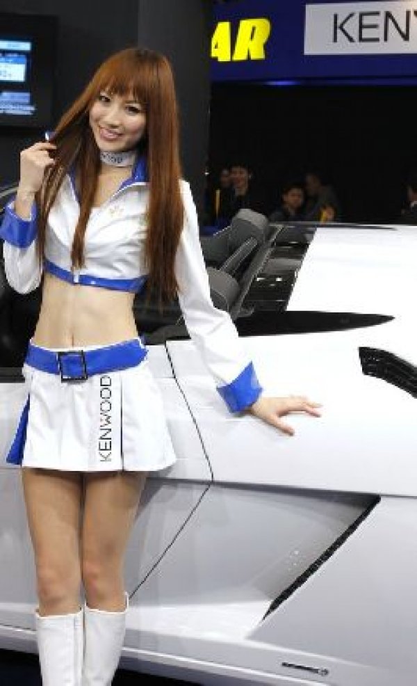 Момичетата на автомобилен салон Токио 2011