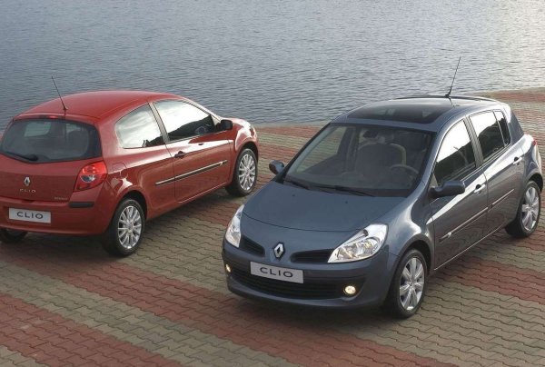 Третото поколение Clio, произвеждано от 2005, получи пет звезди в тестовете на Euro NCAP. Каросерията е здраво защитена от корозия &ndash; дори там, където боята се лющи, няма ръждиви петна. Предните калници са изработени от пластмаса, което си струва да се знае при измерване на дебелината на боята. На вторичния пазар употребяван Renault Clio III с LPG обикновено струва 2000-3000 евро, като има по-евтини екземпляри, които обаче са убити от каране, както и малко по-скъпи, при които пробегът е по-малък.

Двигателяj 1.2 16V със 75 к.с. е 16-клапанов агрегат с ремък. Работи добре при преминаване на газ, но изисква редовна инспекция или регулиране на вентилите. Тези разходи трябва да бъдат включени, когато се обмисля покупката на модела с този мотор. Ангренажната верига трябва да да се сменя според препоръките на производителя &ndash; нейното късане причинява огъване на клапаните. Слабото място на двигателя са също бобините за запалване и горивната помпа, които са чувствителни към нискокачествен бензин.
