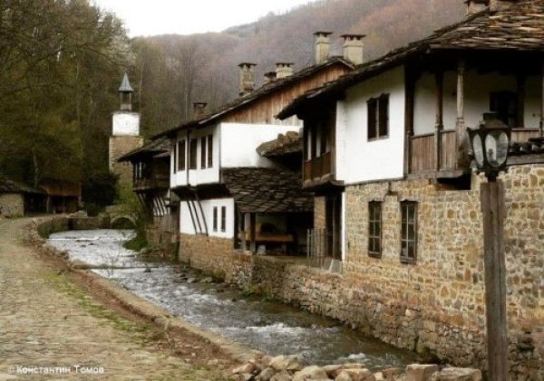 Общо 7 жертви по пътищата на областта през 2021, като единствено през юни е имало повече от една. Тежките катастрофи са 71, при население на областта от почти 106,000 жители. 
Катастрофи на 100,000 жители: 67.6
