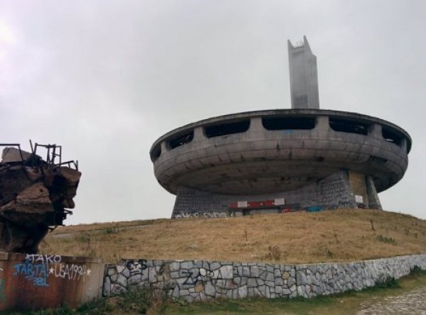 Лошата слава на Старозагорска област идва най-вече от един доста неумело построен участък на магистрала "Тракия". Най-много жертви през 2021 са дадени през септември и октомври. Тежките катастрофи за годината са 358. 
Катастрофи на 100,000 жители: 115.1
