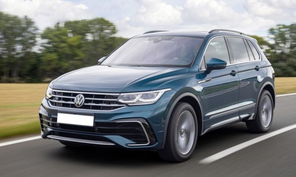 Допреди Covid-кризата това бе най-продаваният кросоувър в Европа, а сега не е дори в шестицата на сегмента си. Недостигът на чипове е основен фактор и тук. Пласираните Tiguan са с над 45,000 по-малко от миналата година. 
