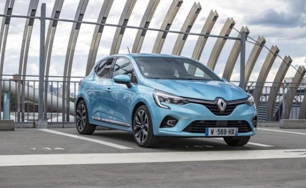 Кризата при Renault в последните две години си личи най-вече при най-популярния им модел в миналото. Съвсем доскоро Clio гонеше по петите Golf на върха, а сега е дори извън Топ 15, с 35% спад спрямо миналата година. 
