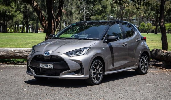 Yaris е с над 40,000 бройки назад от резултата си през 2021 година. Едната причина е в забавеното производство, другата - в новопоявилата се вътрешна конкуренция в лицето на Yaris Cross. 
