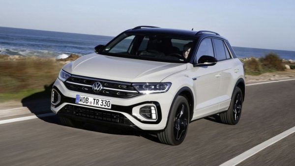 Фейслифтът на T-Roc в началото на годината подобри осезаемо интериора, но и вдигна цените на германския кросоувър. Въпреки последното T-Roc е най-продаваният модел в Европа през юли, и трети от началото на годината. 
