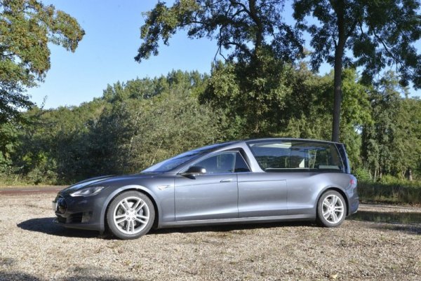 Катафалка Tesla Model S