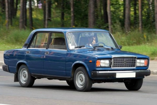 Цифрата 9 показва, че под капака на тази &bdquo;седица&rdquo; се крие малко по-особен двигател. През 1974 г. АвтоВАЗ пуска ванкелов мотор, заради който е създадено дори специално бюро. В началото той развива 70 к.с., но през 1983 г. е напълно преработен. Двигателят вече е с обем 1308 куб.см, като разполага със 140 к.с. Ресурсът на този агрегат е много по-малък &ndash; под 100 000 км. Ускорението от 0 до 100 км/ч отнема 10 секунди. Почти всички автомобили с такъв мотор се ползват от КГБ и МВР. В днешно време оцелелите машини от този тип се броят на пръсти.
