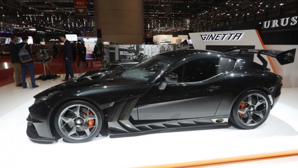 Не само стилът обаче препраща към старата школа. За разлика от другите автомобили от този списък, Ginetta Akula се задвижва от 6-литров V8 двигател, който развива около 600 конски сили и 705 Нм въртящ момент.
