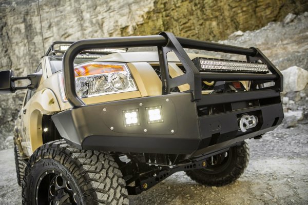 Nissan Project Titan - базиран на Titan Crew Cab PRO-4X уникален модел, създаден след анкета във Facebook