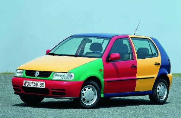 За първи път се предлага и с каросерия с пет врати, което е много по-практично, когато става дума за деца. Това е един от моделите, които включват системи за безопасност, представени в по-големите автомобили в този сегмент. Например, въздушни възглавници . Освен това, през 1998 г. е пуснат GTI вариант с 1.6 двигател, който доставя 120 коня.