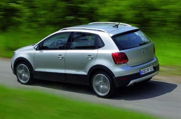 Асистиращите системи се умножават, докато информационно-развлекателните системи дебютират в пълен блясък. Но това поколение ще бъде запомнено преди всичко с участието си в Световния рали шампионат, където Polo R WRC печели четири поредни титли след 2013 година.