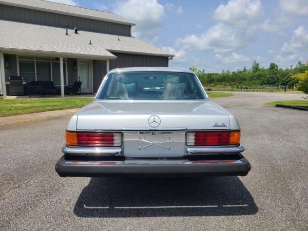 Това е също първият пътнически автомобил в историята, оборудван с ABS - антиблокираща система за спирачките, разработена от Bosch и представена през 1978 година. 
