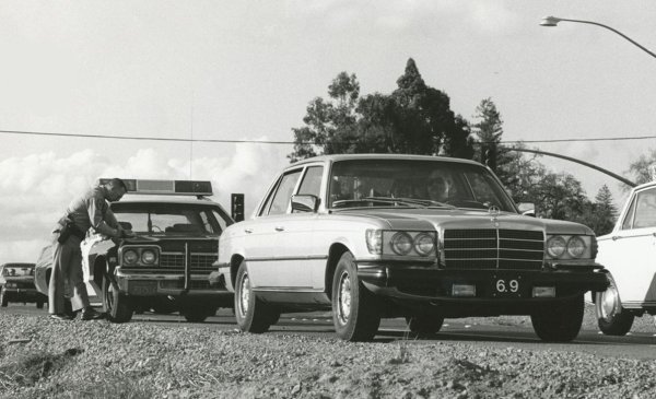 Конкретната кола от търга е в ръцете на сегашния си собственик от 2020 година. Той твърди, че именно това е автомобилът, завършил втори в нелегалното рали "Кенънбол" през 1978 (на около 8 минути след победителя - Jaguar XJ-S). Няма сигурни доказателства за това, но снимките от ралито по-скоро потвърждават това твърдение. 
