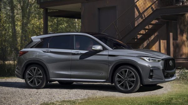 Nissan и неговото луксозно подразделение Infiniti направиха нещо през 2017 г., което без съмнение ще остане в автомобилната история като едно от най-амбициозните начинания някога. Това беше пускането на четирицилиндровия двигател с турбокомпресор и променлива компресия, или накратко VC-Turbo, който е очевиден претендент за един от най-сложните двигатели, правени някога. Твърде рано е да се разбере дали този шантав дизайн ще бъде епичен успех или провал, но той абсолютно квалифицира SUV-а QX-50, в който е монтиран, за статут на сложен автомобил.

Този достоен за Руб Голдбърг дизайн не само включва многозвенна система, която може да регулира степента на сгъстяване, но също така идва с три пъти повече лагери, отколкото се намират в традиционния ДВГ. След това има електронно управляван актуатор на уейстгейта и интеркулер с голям капацитет, заедно с двустепенна маслена помпа с променлив обем, която трябва да отчита промените в скоростта на двигателя и компресията. 

Плюс многопътния клапан за контрол на потока, необходим за управление на разпределението на охлаждащата течност, отново базиран на повече от типичните фактори.
