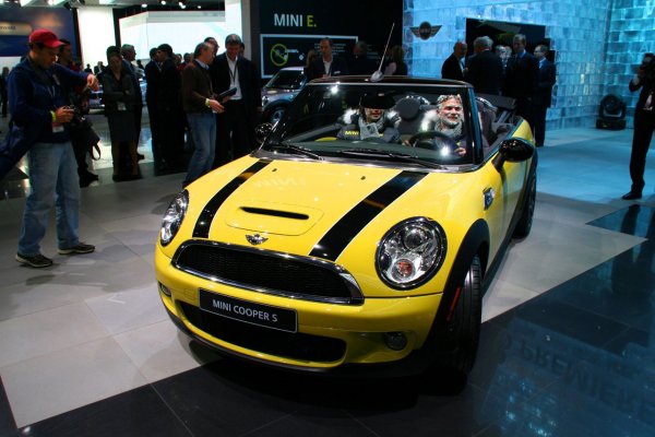 Детройт 2009 /  MINI Кабрио 2010