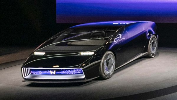По-рано тази година Honda представи новия си електрически спортен автомобил с концепцията за седан. Той ще бъде един от първите в новата гама електромобили от серия &bdquo;0&ldquo; на марката и се очаква да бъде пуснат в продажба някъде през 2026 г. Детайлите са оскъдни, но очаква, че производственият модел ще получи същите дизайнерски елементи като концепцията.
