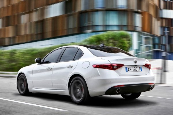 Дизеловите двигатели са изключително 2,2-литрови четирицилиндрови двигатели с мощност от 136 до 210 к.с. Този агрегат с механизъм, задвижван от зъбен ремък, който трябва да се сменя на всеки 60 000-100 000 км и е лесно достъпен за работа, принадлежи към семейството двигатели, разработени от компанията от 1994. 

В продължение на три десетилетия усъвършенстване, моторът успя да премахне повечето детски &bdquo;болести&ldquo;, а неговата издръжливост се потвърждава от милиони екземпляри, използвани във ванове и търговски превозни средства по целия свят. 
