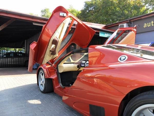 Реплика на McLaren F1