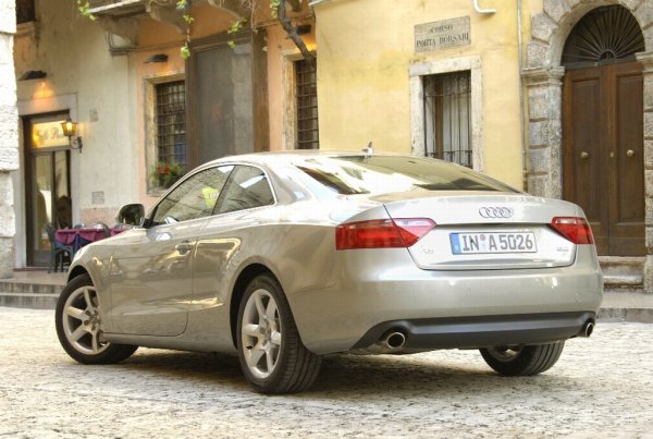 Audi A5, 2.7 TDI multitronic е по-малкият дизелов 6-цилиндров мотор, който разполага със 190 к.с. и 400 Nm  