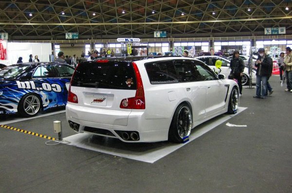 Всъщност, има няколко проекта GT-R Wagon, но всички те използват за основа модела Nissan Stagea във версията М35. Най-естетичният вариант беше представен през 2010 г. от фирмата Kids Heart, като при нея Stagea получи не само предната част на GT-R, но и задна броня с две тръби на ауспуха. Автомобилът е готов само на половина, като от компанията предвиждат да поставят мотор VR38DETT с мощност 485 к.с. и трансмисия от GT-R. Историята мълчи дали нещата са реализирани докрай, но петвратият GT-R изглежда отлично.
