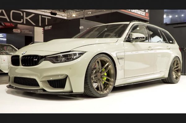 Ако Audi RS4 запазва комбито Avant при всяко поколение на модела, то BMW M3 бяга от подобна версия през целия си живот. За 5 поколения на M3 заводско комби М3 Touring се появява само два пъти. Феновете на марката всеки път очакват, че компанията най-после ще пусне такава версия, която да се бори с колите на Audi и Mercedes, но ръководството на BMW е уверено, че тя няма да се търси.
