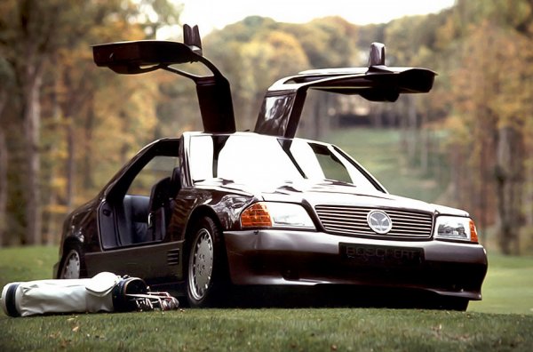 През годините Mercedes-Benz SL се превърта от спортен автомобил в луксозен гран-турър. Ако се съди по продажбите, тази стратегия е вярна, но въпреки това има консервативни клиенти, които искат спортен и лек SL (както подобава на абревиатурата на модела). За тях през 1989 г. компанията Boschert направи един специален автомобил.
