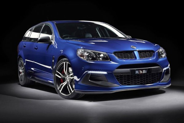 Картината би била непълна без това щуро комби. За разлика от събрата си четири врати, HSV Clubsport R8 Tourer е създаден, за да се конкурира с такива общопризнати еталони като Audi RS6 и Mercedes-Benz E63 AMG Estate. Или може би не. Каква е разликата! Пуристите имаха за какво да дадат предпочитания си на австралийския модел. Може ли всяко "напомпано" комби да предложи V8 с алуминиев блок и ръчна скоростна кутия? А с ръчка и задно задвижване не е толкова лесно да ускорите двутонната кола до 100 км/ч за 4,4 сек. Максималната скорост на бясното комби достига 305 км/ч! 